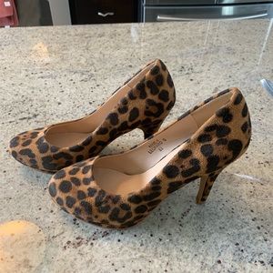 New, never worn. Super cute! Size 6.5